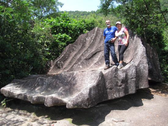 Pedra Sonora perto da Casa Capelinha